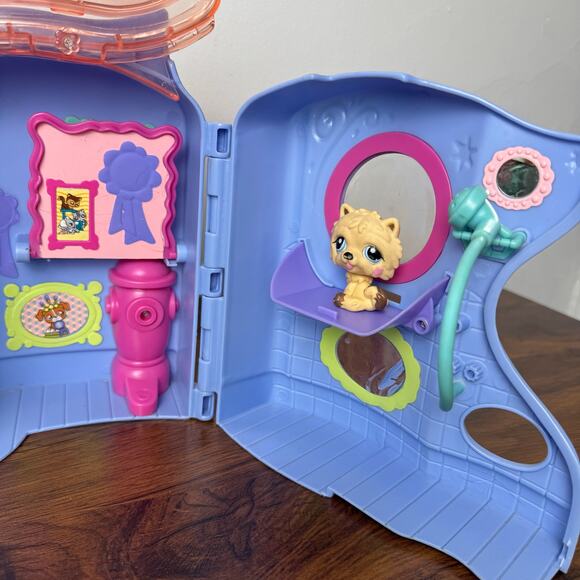 Littlest Pet Shop Little Lovin' Pet Playhouse with Figures - Picture 6 of 12
